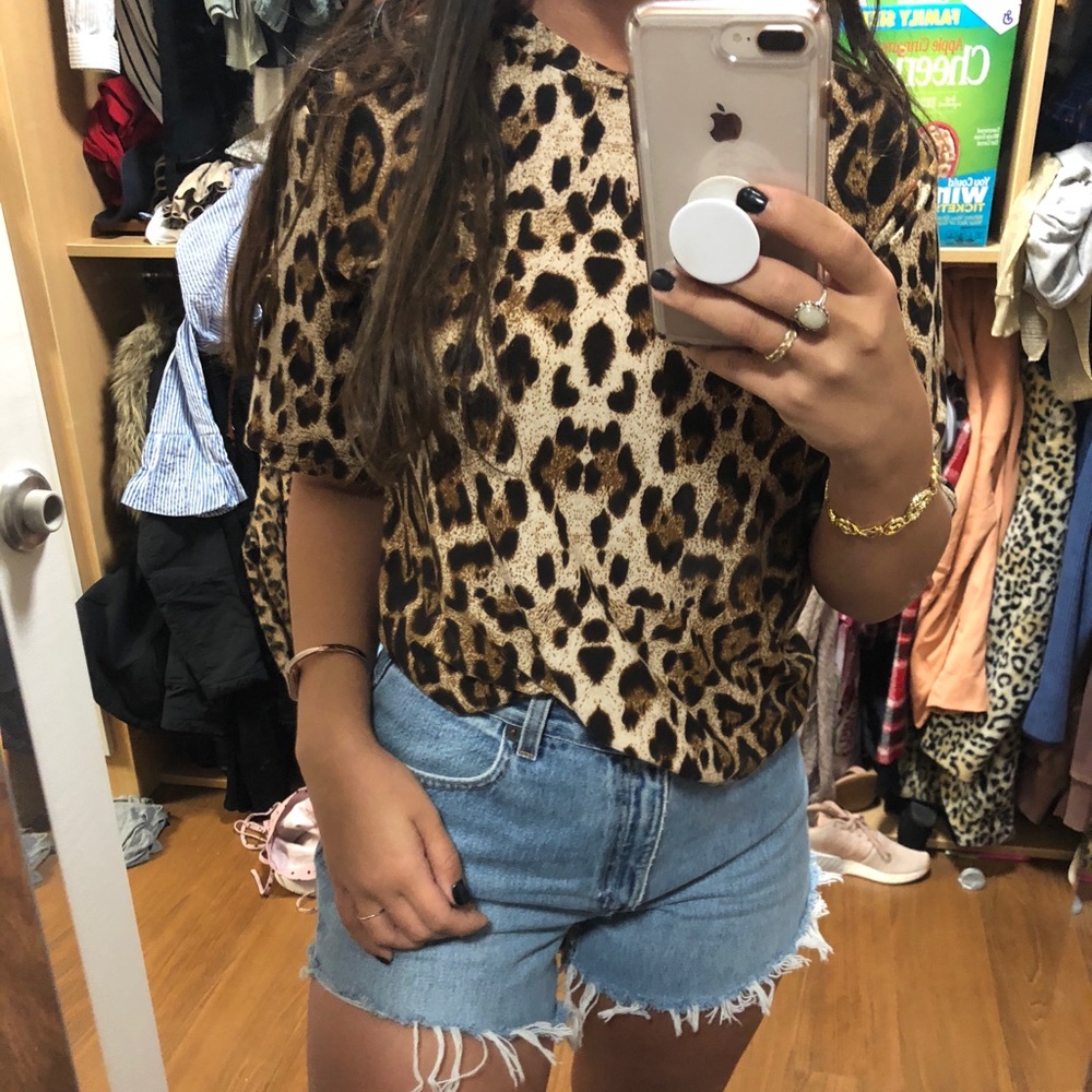 cheetah/ leopard print top!